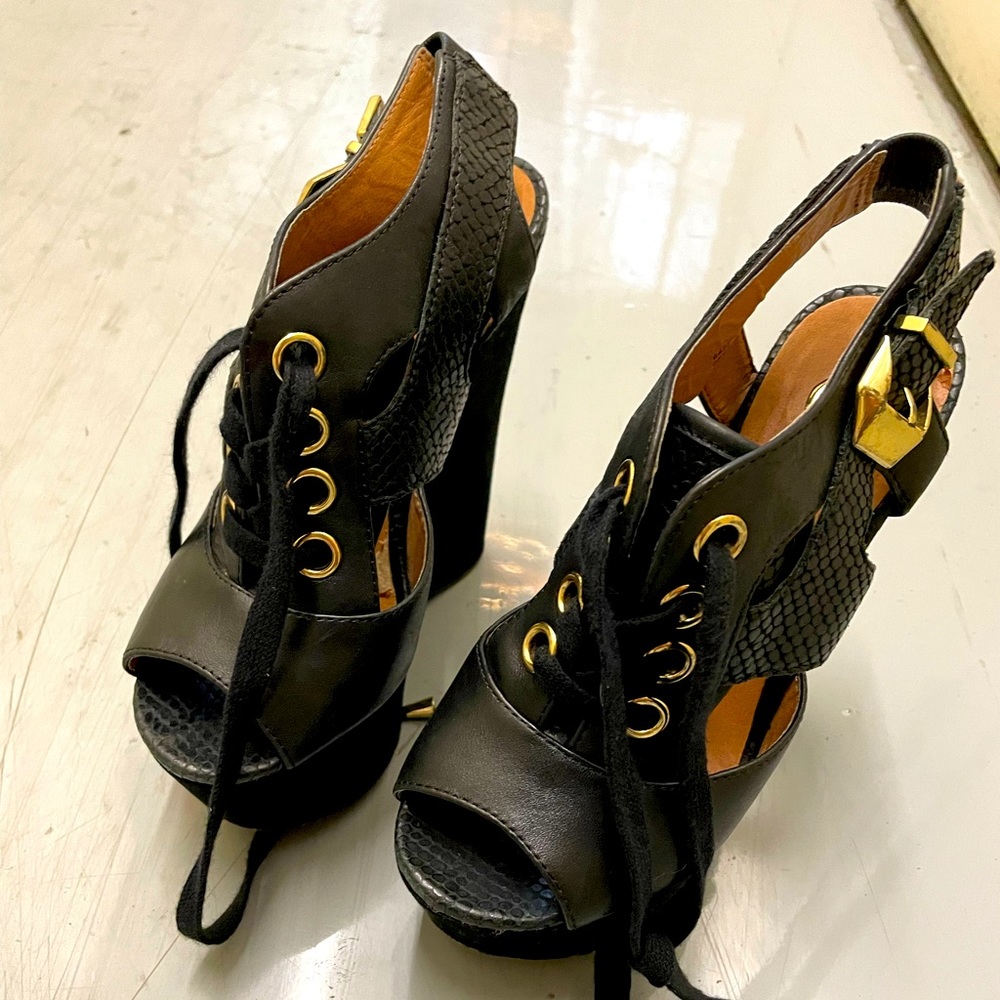 River island Wedge